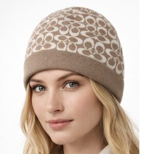 COACH SIGNATURE C TAN AND CREAM MERINO WOOL BLEND BEANIE KNIT HAT NWOT